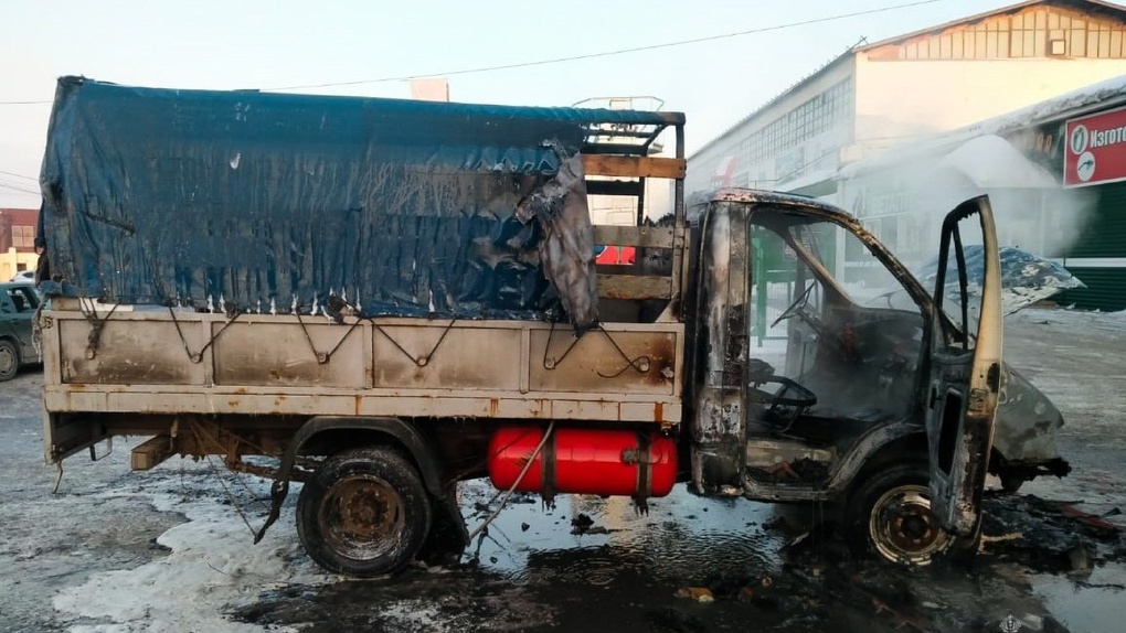 В Омске на Семиреченской дотла сгорела ГАЗель