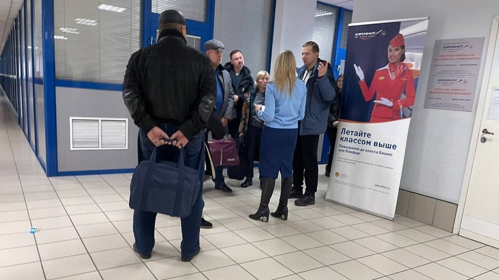 Самолёт Новокузнецк — Санкт-Петербург незапланированно приземлился в новосибирском аэропорту Толмачёво