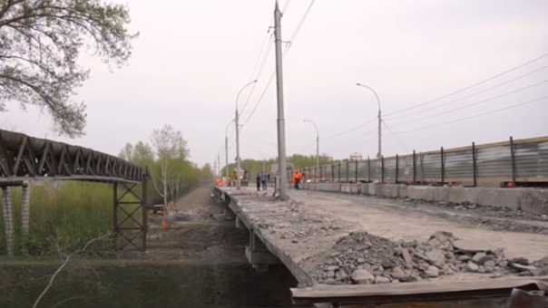 В Новосибирске начали ремонтировать Винаповский мост