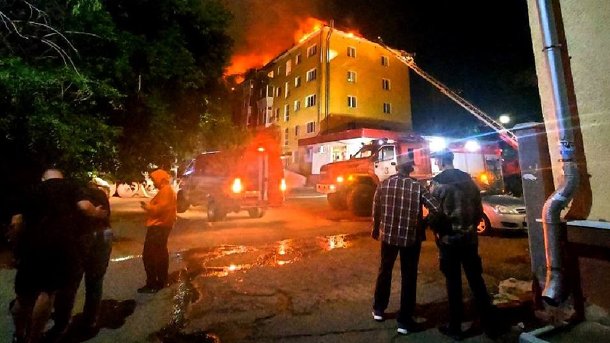 Омичка рассказала, как пожарные спасли её из горящего дома