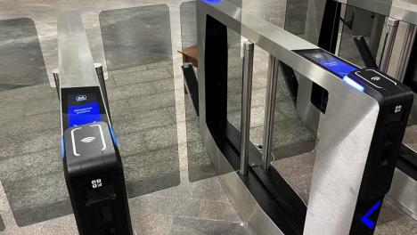 Новые турникеты в метро Новосибирска: как теперь платить за проезд без жетонов