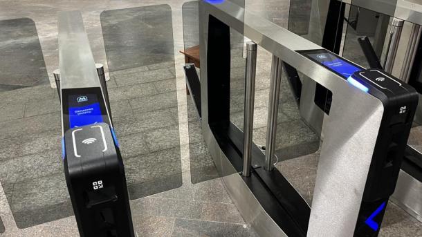 Новые турникеты в метро Новосибирска: как теперь платить за проезд без жетонов