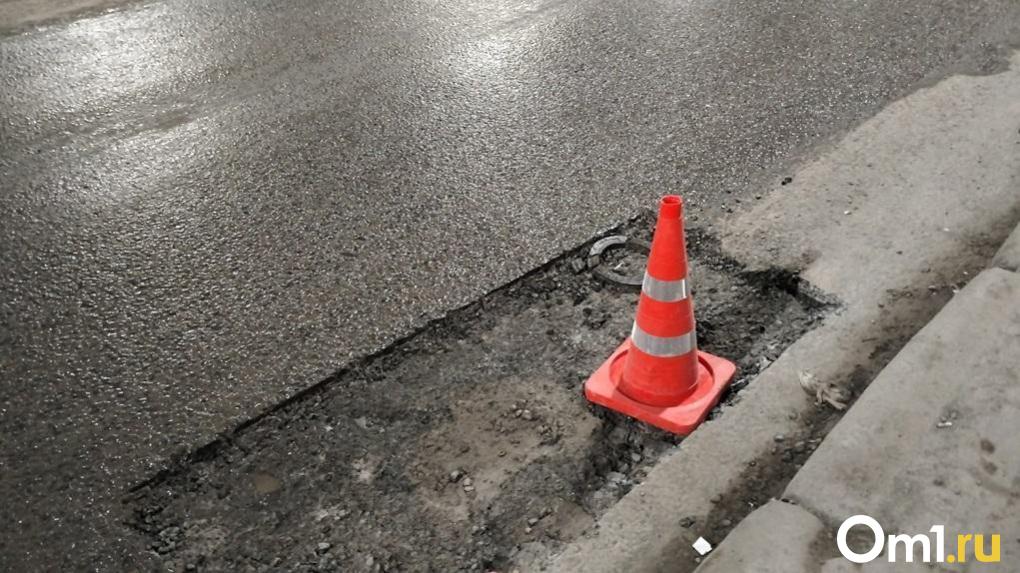 В Омске начали ремонтировать дорогу по улице Маяковского