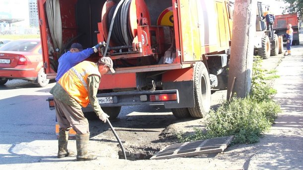 В Омске готовят к зиме ливневые стоки
