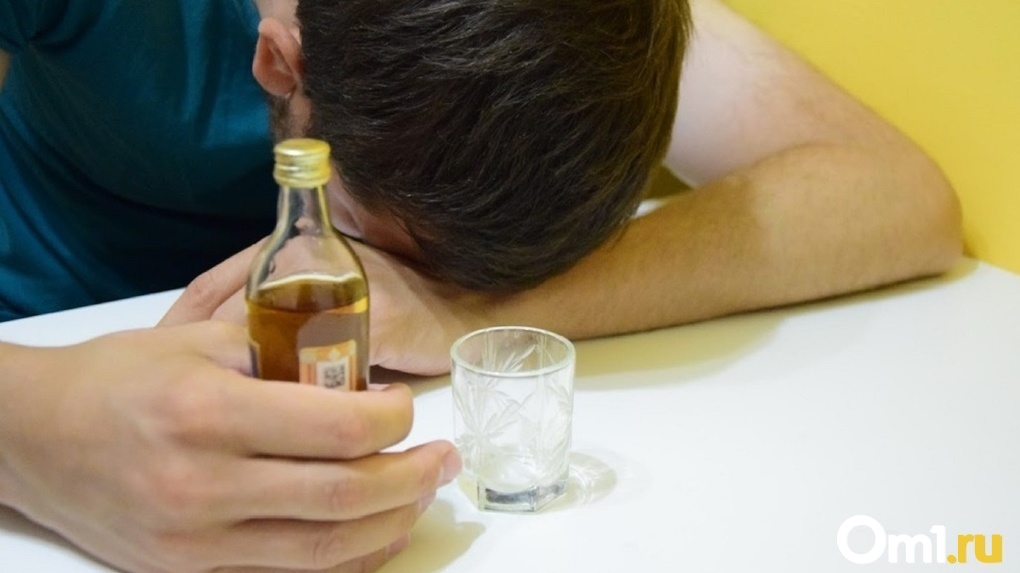 Об опасности алкоголя в жару предупредили новосибирцев