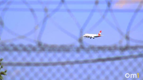Самолёт из Москвы в Омск запросил снижение из-за неисправности на борту