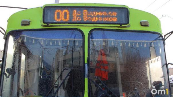 Стало известно, сколько зарабатывают омские водители общественного транспорта