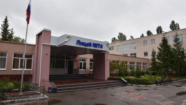 Мэр Омска посетил школы, где открыли технопарк и сделали ремонт