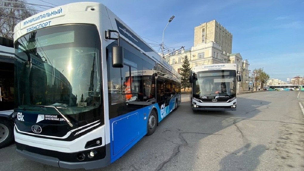 В Омске обстреляли троллейбус с пассажирами возле городской администрации