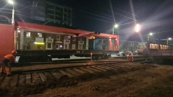 В Омске по ночам проводят капитальный ремонт трамвайных путей