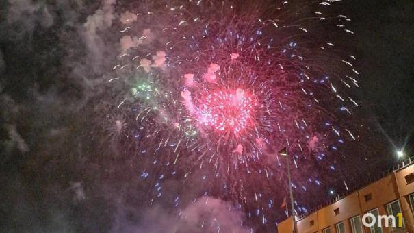Как правильно запускать фейерверк в новогоднюю ночь, чтобы не пострадать
