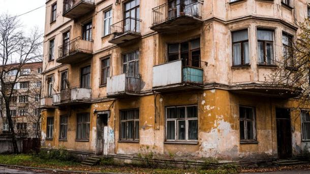 Новосибирск в опасности: три аварийных дома на грани обрушения