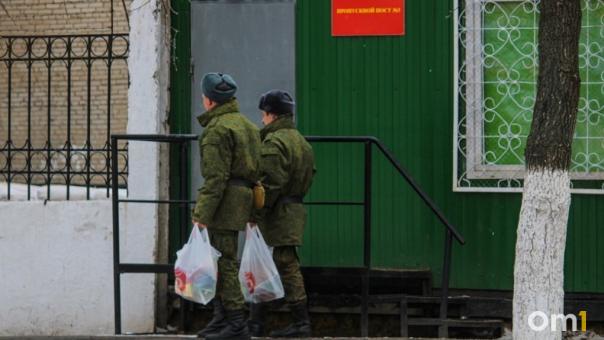 Омича, вовремя не вернувшегося с увольнения, отправили в колонию