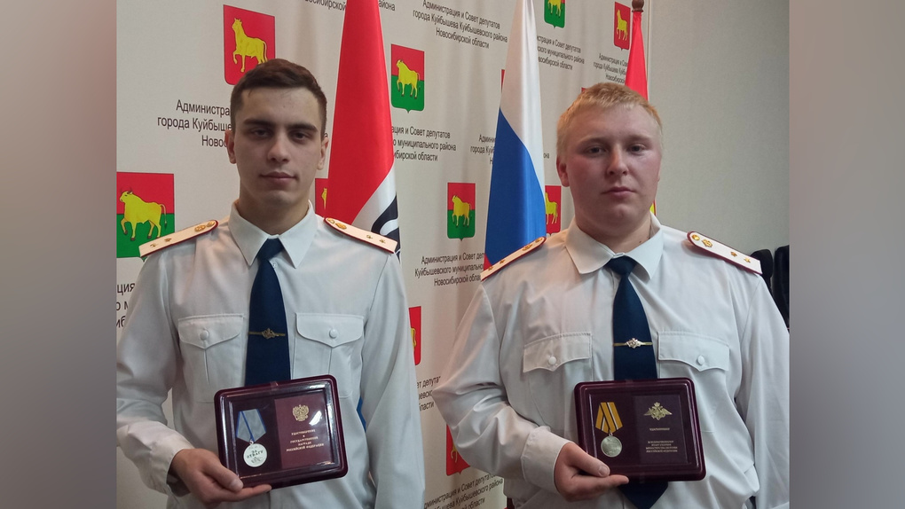 Двух новосибирских военнослужащих наградили за отвагу и боевые отличия