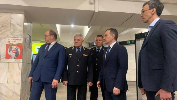 Новые турникеты в метро Новосибирска теперь не травмируют пассажиров – как это работает?