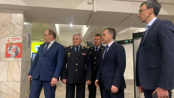 Новые турникеты в метро Новосибирска теперь не травмируют пассажиров – как это работает?