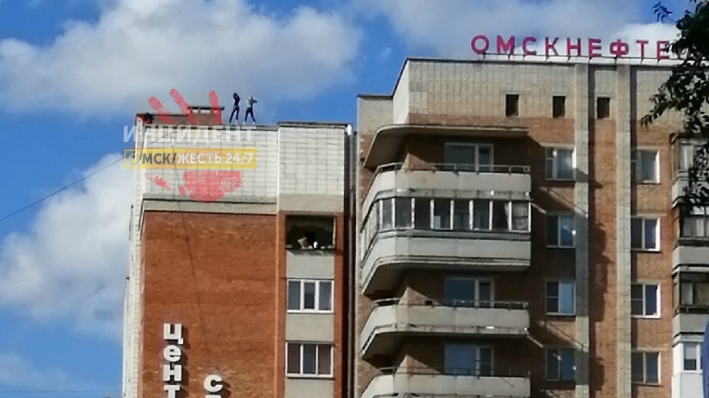 В Омске дети танцевали на крыше десятиэтажки