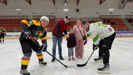 В Омске хоккеисты организовали турнир для помощи 8-летней девочке