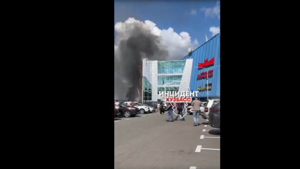 Пожар охватил ТРЦ Лапландия в Кемерово 20 августа
