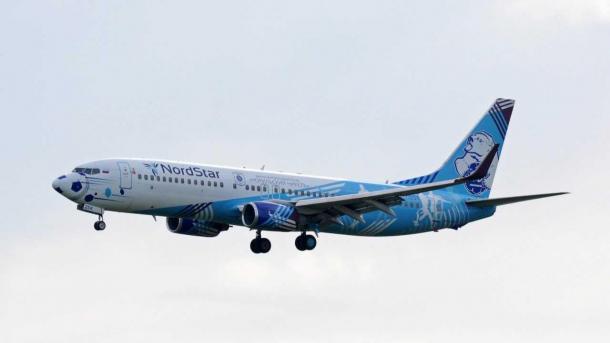 В Омск прилетел самолет с футбольным мячом на носу