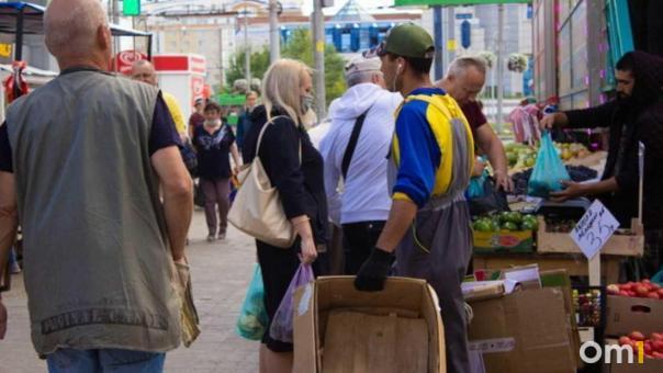 Массовую проверку мигрантов провели на Ленинском рынке в Новосибирске