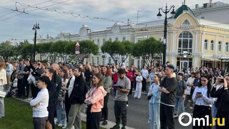 Омский «Нефтяник-Титан» презентует команду на Пешеходном Любинском