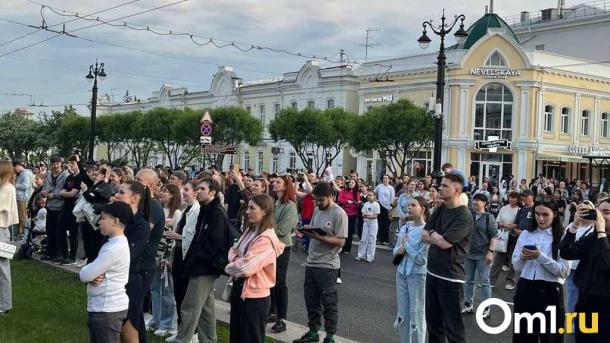 Омский «Нефтяник-Титан» презентует команду на Пешеходном Любинском