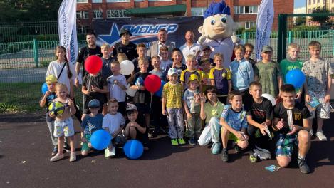 Депутат Горсовета Котенко провёл для детей спортивный праздник с лотереей