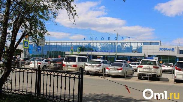 Фирму, наводившую порядок в Омском аэропорту, наказали из-за зарплаты работников