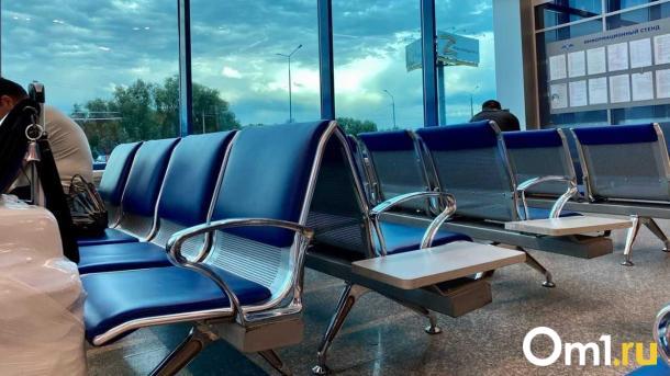 День знаний начался с хаоса: рейсы из Омска вылетают с опозданием