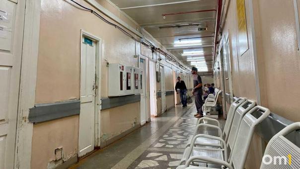 В Омске врач за деньги провоцировал язвы у военных