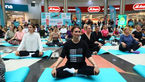 В Новосибирске при поддержке партии «Новые люди» прошло рекордное занятие по йоге