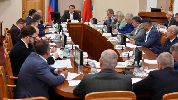 В Омске Виталий Хоценко провёл заседание по восстановлению прав дольщиков