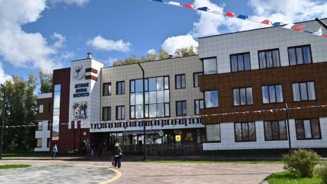 Губернатор Андрей Травников открыл детскую школу искусств в Черепаново