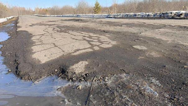 Разбитая трасса в Омской области привлекла внимание прокуратуры