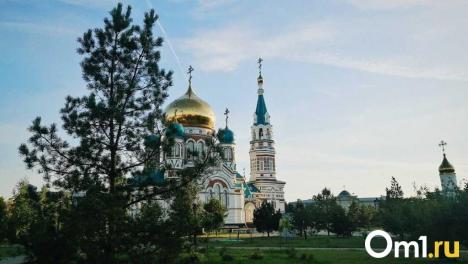 В Омске снимают старые иконы с Успенского собора: в епархии рассказали, для чего