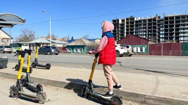 В Москве появились «лежачие полицейские» для самокатов