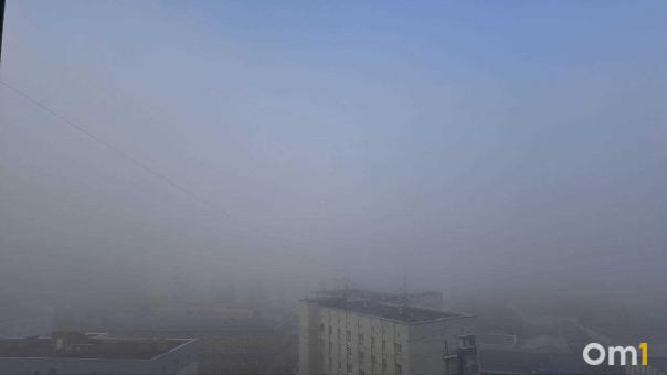 Новосибирск накрыл густой туман: улицы исчезли в белой дымке