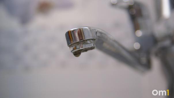В Омске на следующей неделе отключат воду в десятках домов