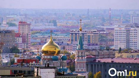 Омичи жалуются на химический запах и головные боли. В Минприроды объяснили в чём дело
