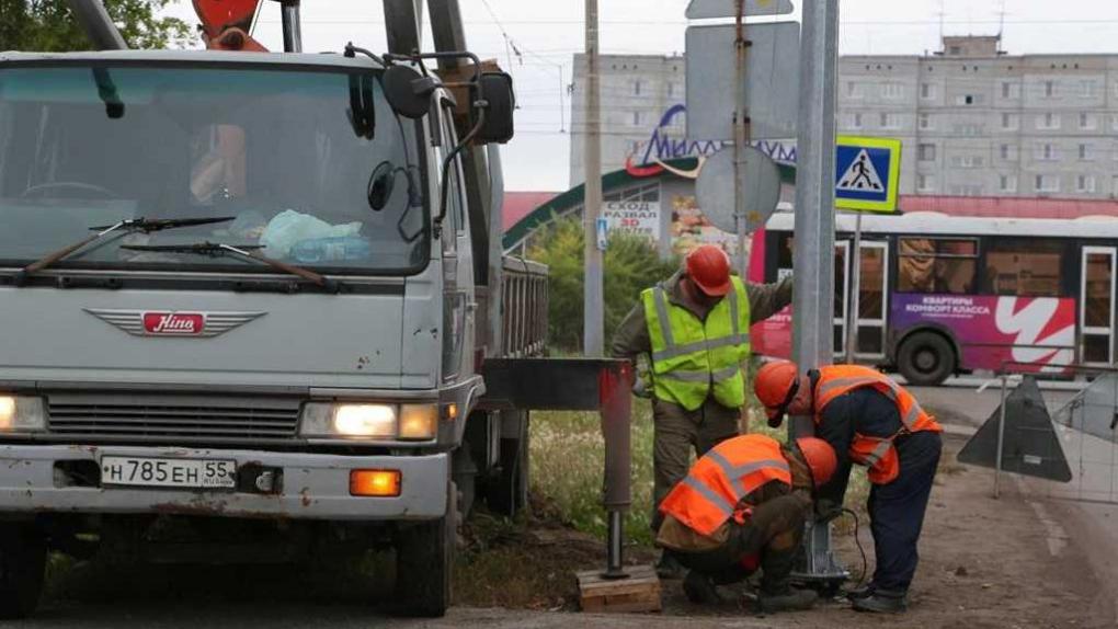 На омские дороги и свет направят почти полмиллиарда рублей