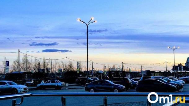 В Омске создадут семь бесплатных парковок: где они будут находиться?