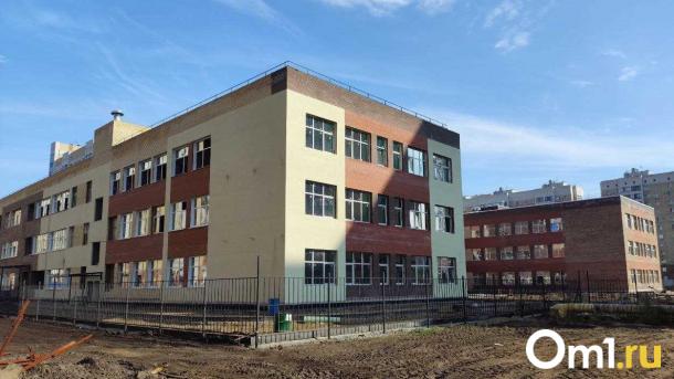 Строительство школы в микрорайоне «Серебряный берег» остановлено? Что происходит на стройке?