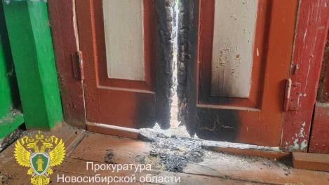 Суд рассмотрит дело мужчины, который пытался сжечь девушку с тремя детьми под Новосибирском