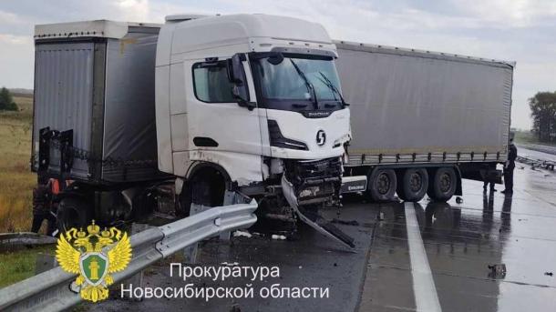 Заведено дело на водителя, сбившего троих рабочих на трассе под Новосибирском