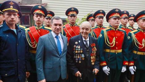 С 100-летним юбилеем поздравили ветерана ВОВ и изобретателя из Новосибирска