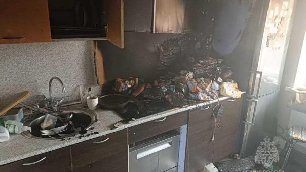 Пожар на первом этаже напугал десятки омичей