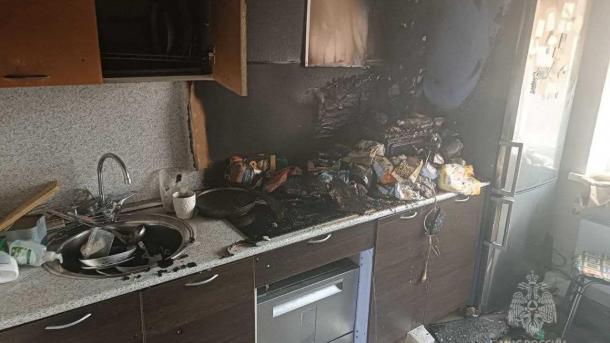 Пожар на первом этаже напугал десятки омичей