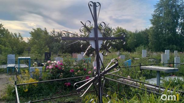Дорогу на омском кладбище восстановят за 20 миллионов рублей