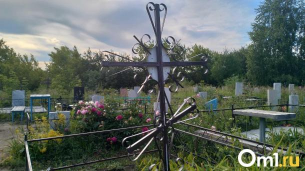 Дорогу на омском кладбище восстановят за 20 миллионов рублей